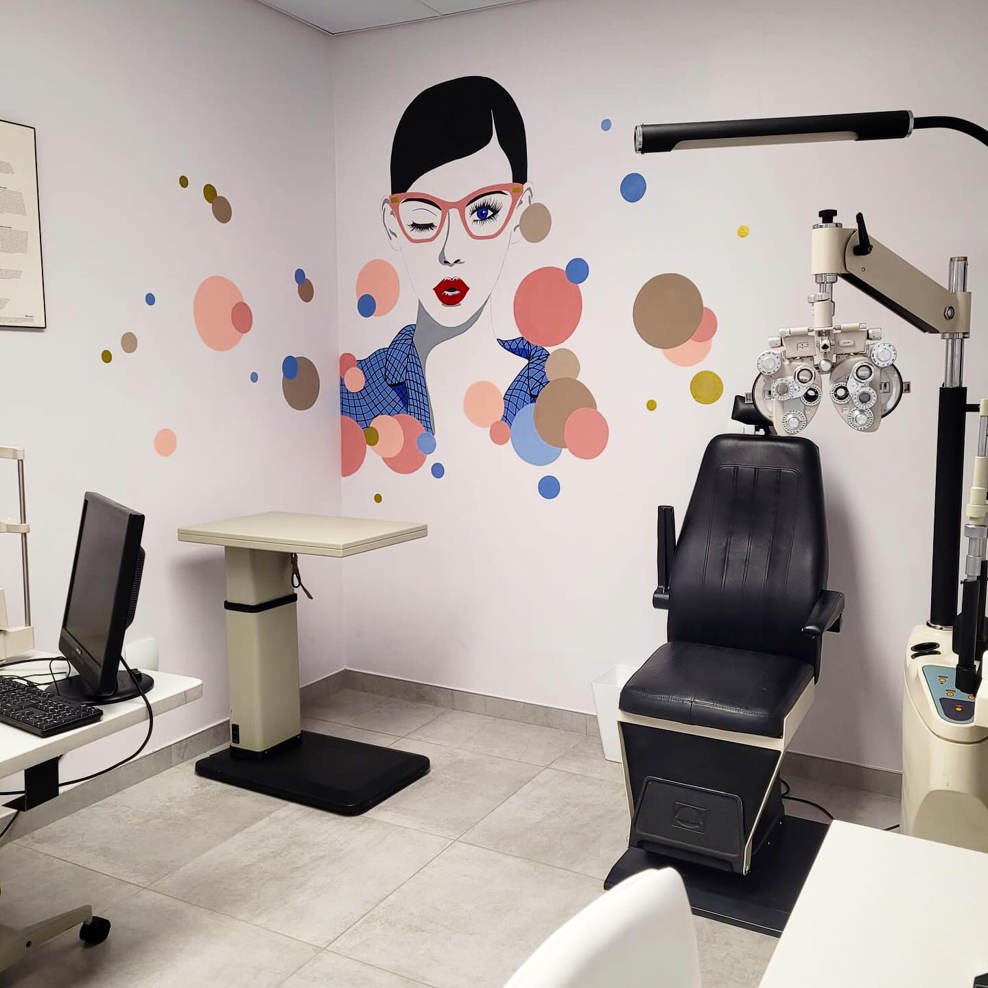 Hand-painted murals created by Novu for KnipOog optometrists add a distinctive visual identity to the practice.